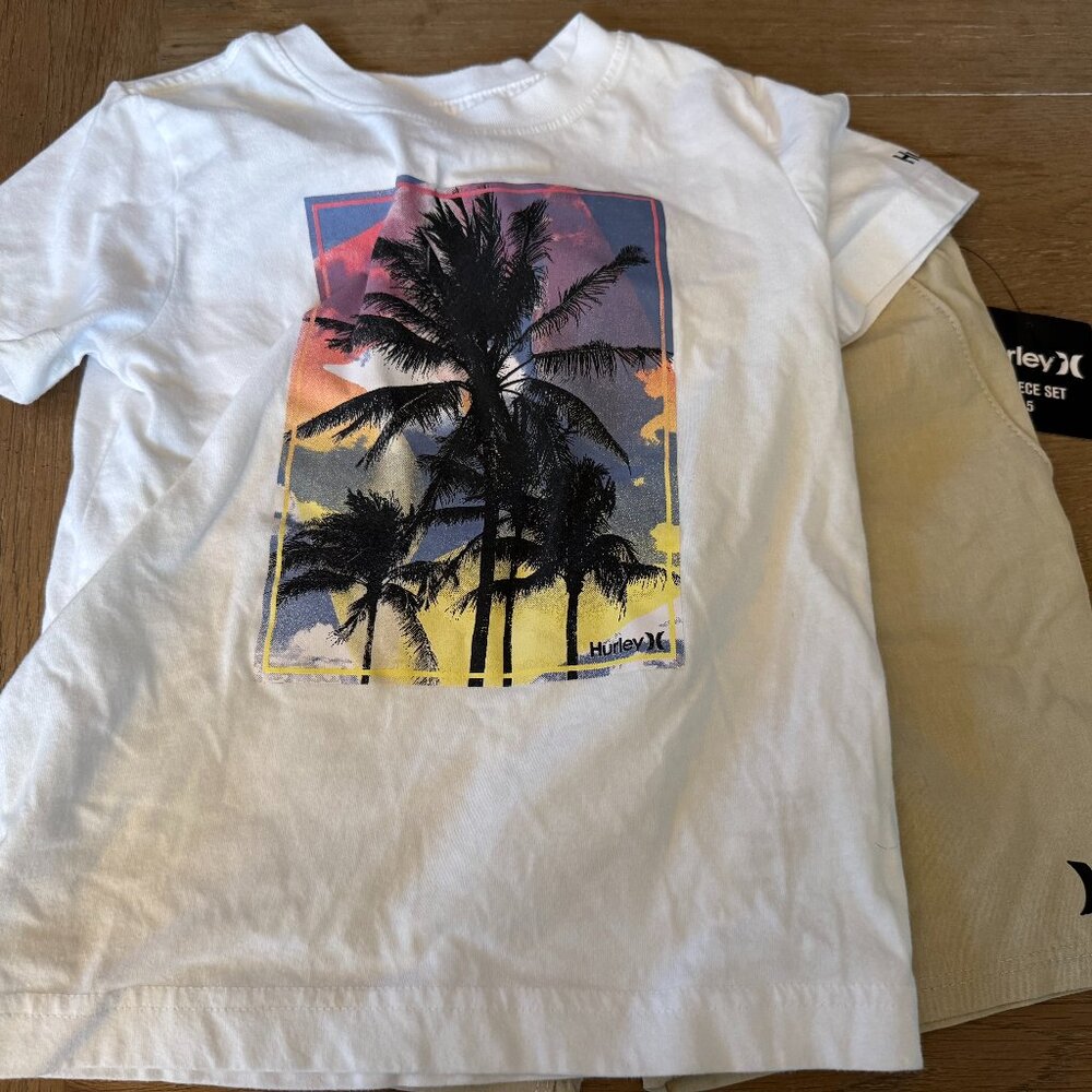 Hurley: Big Boys Utopia Cotton Blend Graphic T-Shirt/ 2 Pair Shorts